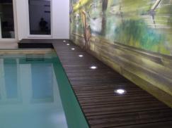 Holzdielen als Pool Umrandung mit Beleuchtung 
