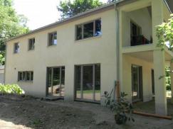 Holz-Aluminium-Fenster in hellgrau