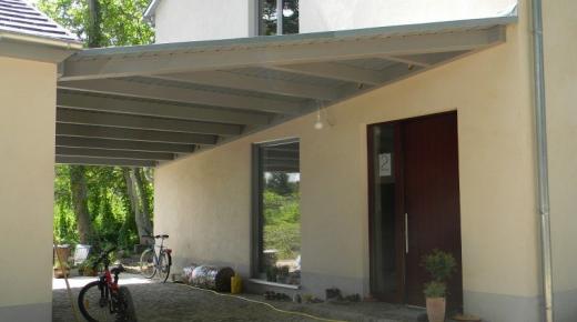 Carport in grau