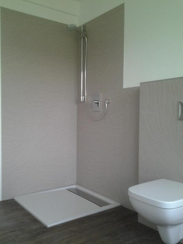 Dusche ohne Glasscheibe