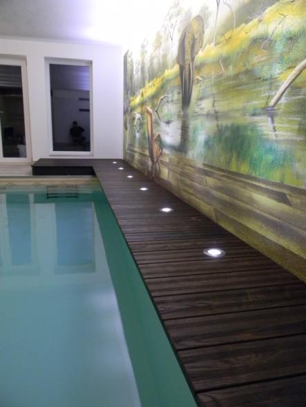 Holzdielen als Pool Umrandung mit Beleuchtung