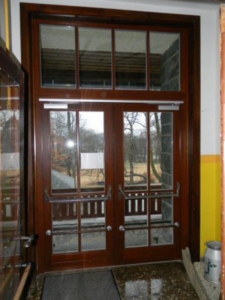 Eingangstür Grundschule Innenansicht